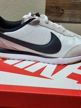 *NEW* Nike Women's Pacific Shoes White/Black-Platinum Tint Women's Size 11 w/Box